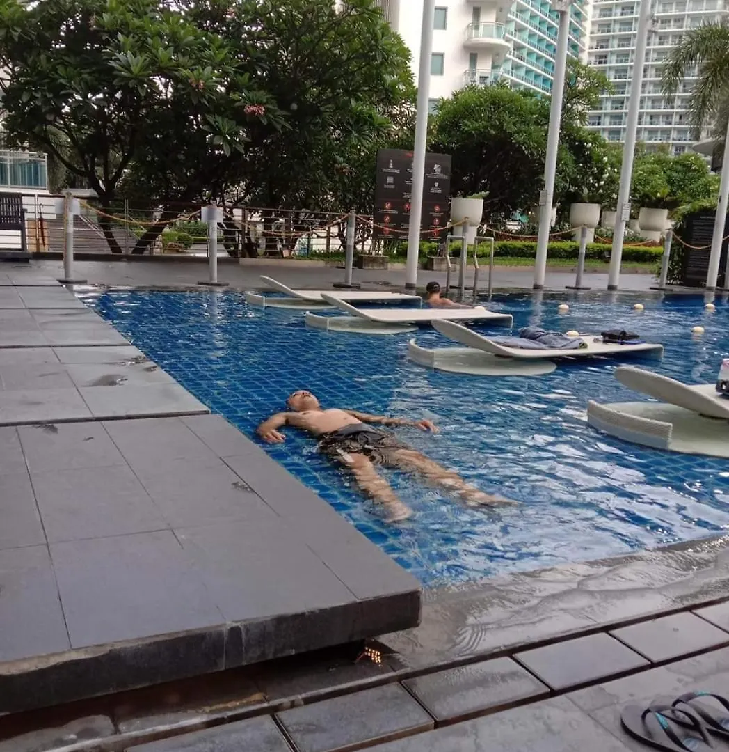 Spacious 1 Bedroom Flat In Azure Residences Manila 0*,